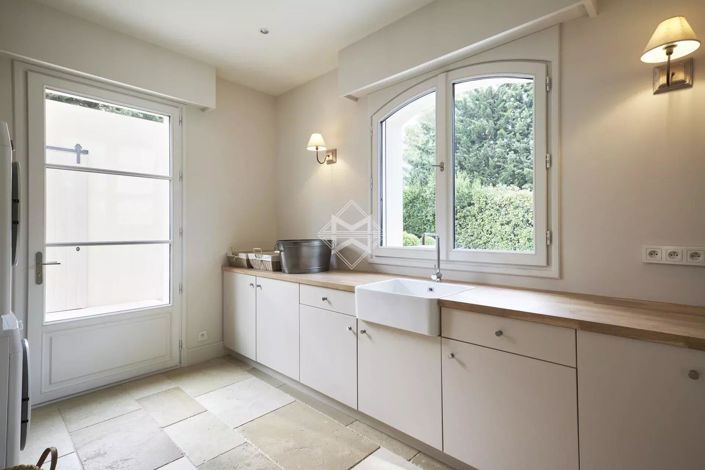 Image No.12-5 Bed House for sale