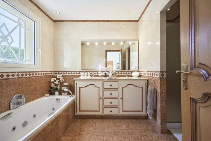 Image No.11-4 Bed House for sale