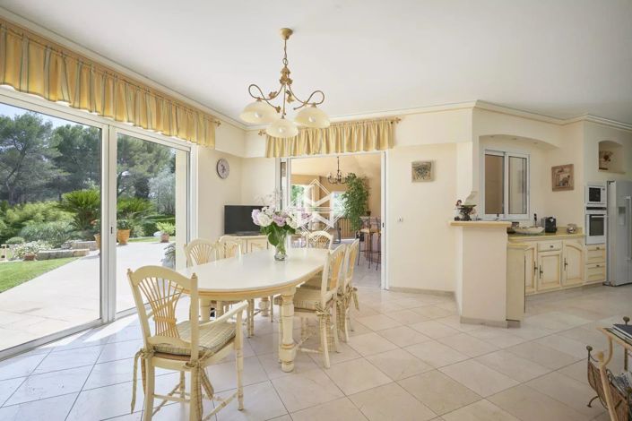 Image No.8-4 Bed House for sale