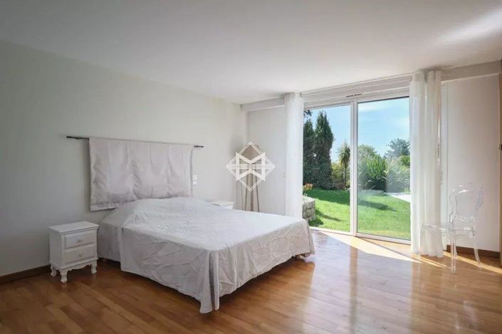 Image No.10-5 Bed House for sale