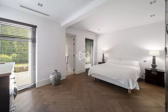 Image No.10-5 Bed House for sale