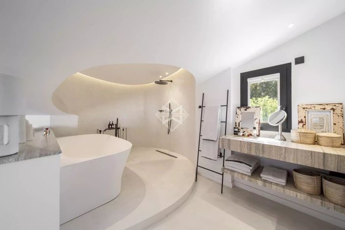 Image No.10-5 Bed House for sale