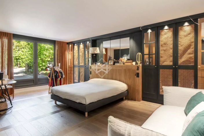 Image No.9-5 Bed House for sale