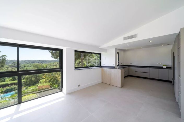 Image No.6-4 Bed House for sale