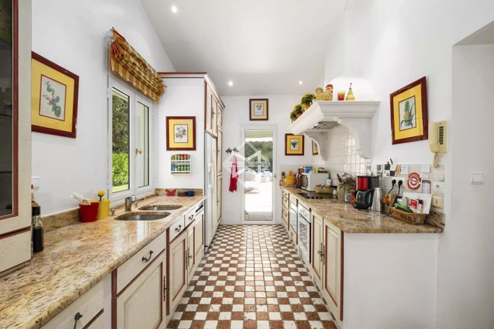 Image No.7-5 Bed House for sale