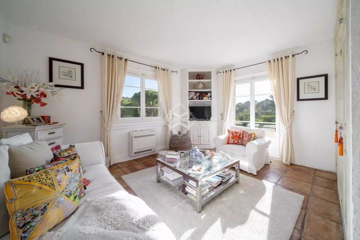 Image No.9-6 Bed House for sale