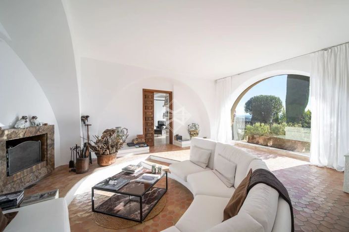 Image No.3-8 Bed House for sale