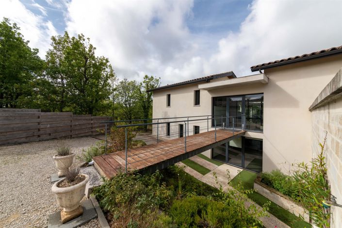 Image No.1-4 Bed House for sale