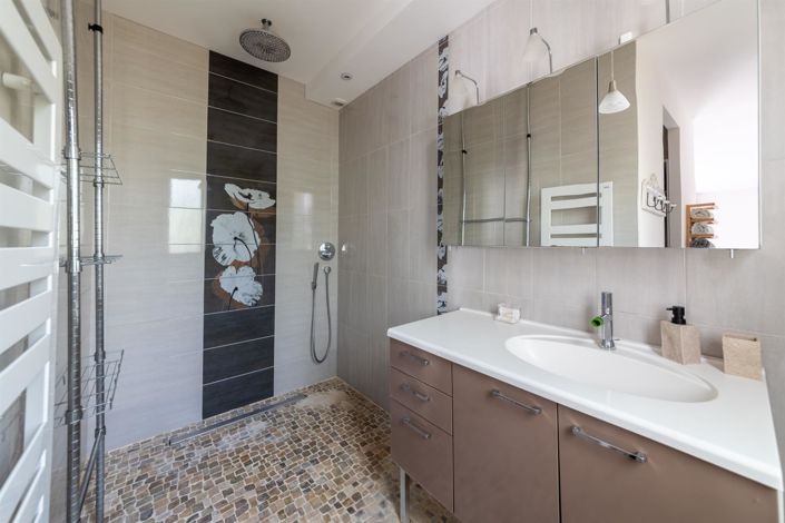 Image No.12-4 Bed House for sale