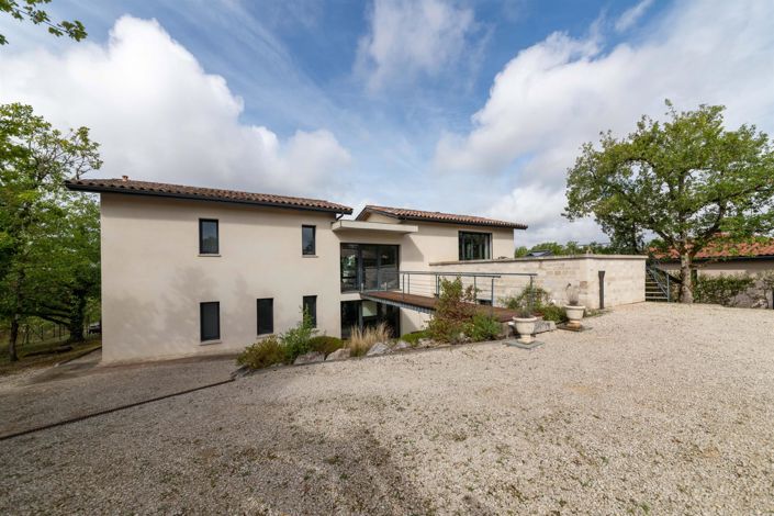 Image No.2-4 Bed House for sale