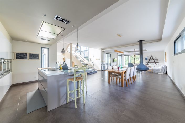 Image No.8-4 Bed House for sale