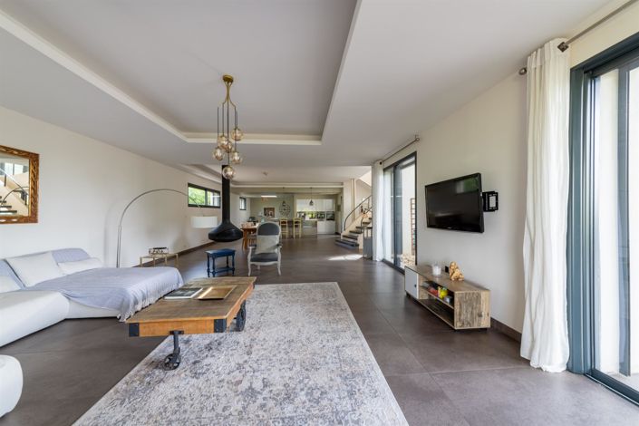 Image No.9-4 Bed House for sale