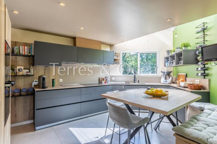 Image No.11-5 Bed House for sale