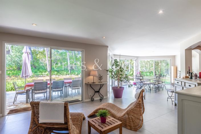 Image No.13-5 Bed House for sale