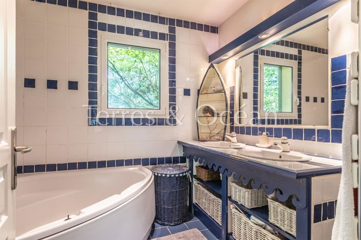 Image No.17-5 Bed House for sale