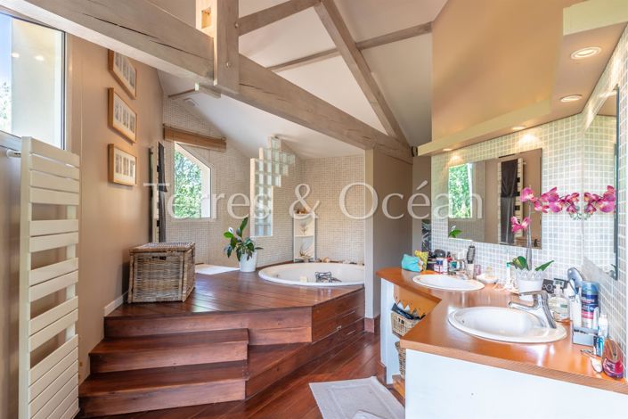 Image No.20-5 Bed House for sale