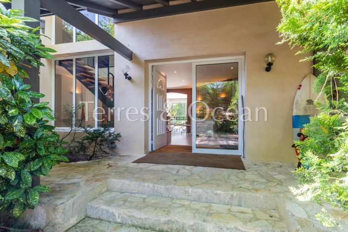 Image No.6-5 Bed House for sale