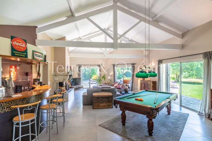 Image No.8-5 Bed House for sale