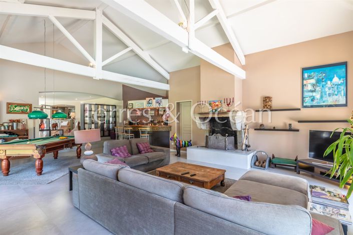 Image No.9-5 Bed House for sale