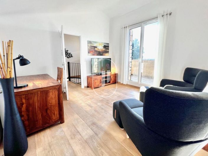 Image No.10-5 Bed House for sale