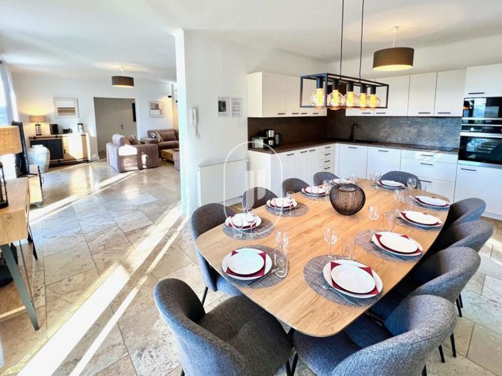 Image No.2-5 Bed House for sale