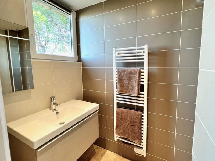 Image No.9-5 Bed House for sale