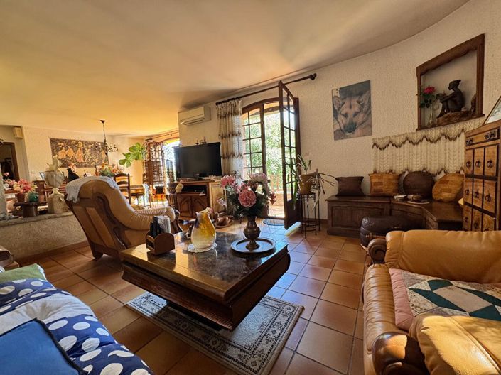 Image No.6-4 Bed House for sale