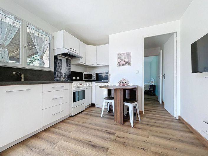 Image No.10-3 Bed House for sale