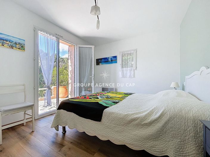 Image No.11-3 Bed House for sale