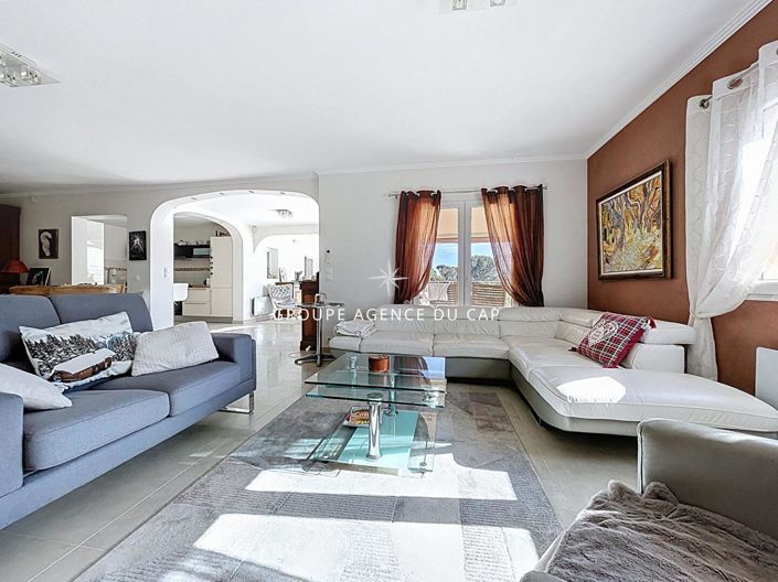 Image No.2-3 Bed House for sale