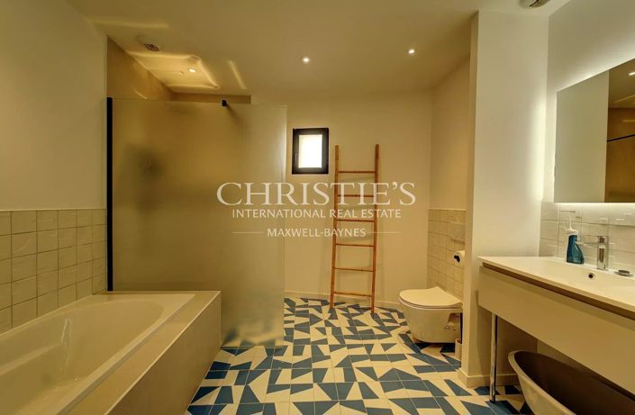 Image No.10-5 Bed House for sale