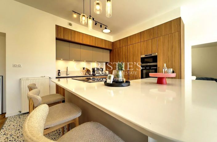 Image No.6-5 Bed House for sale