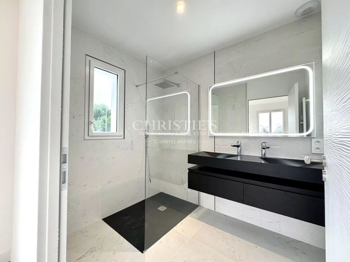 Image No.20-4 Bed House for sale