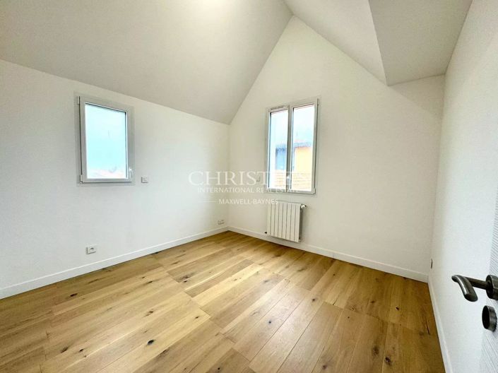 Image No.25-4 Bed House for sale