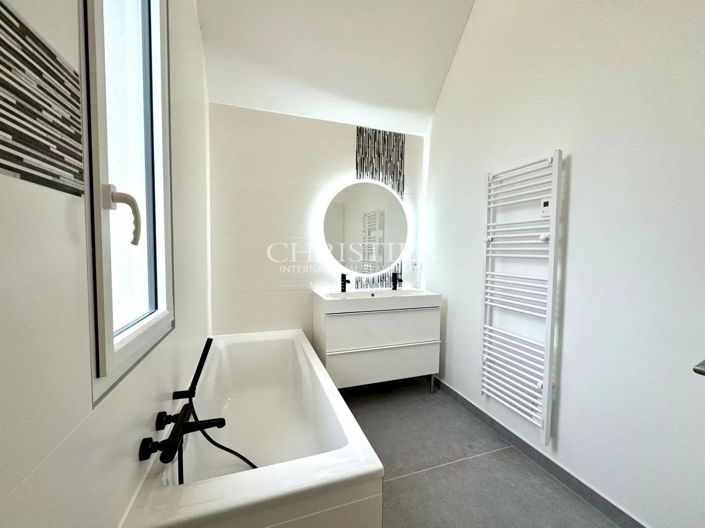 Image No.28-4 Bed House for sale