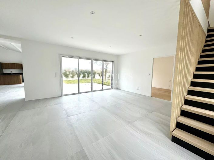 Image No.9-4 Bed House for sale