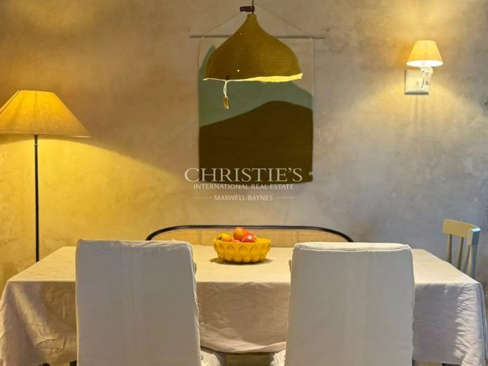 Image No.8-2 Bed House for sale