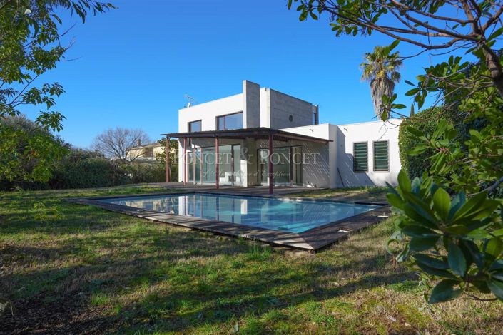 Image No.1-5 Bed House for sale