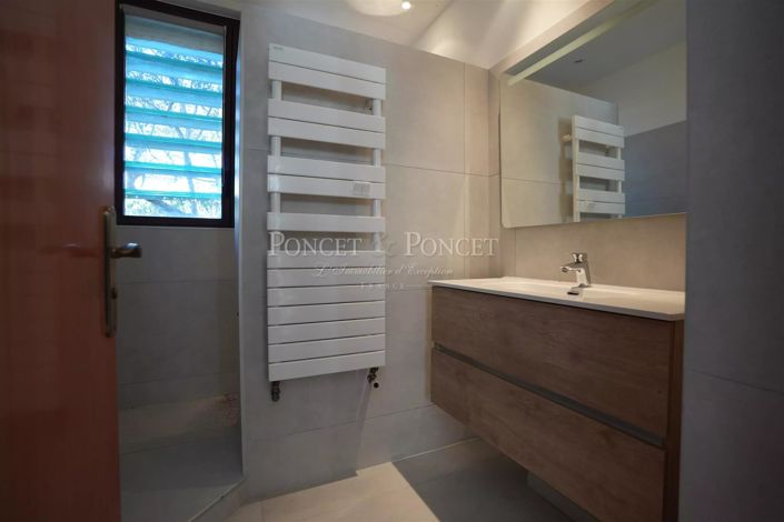 Image No.16-5 Bed House for sale