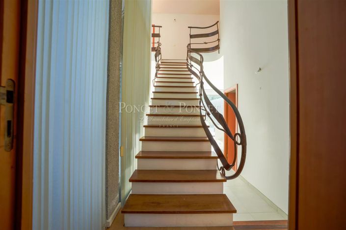 Image No.18-5 Bed House for sale