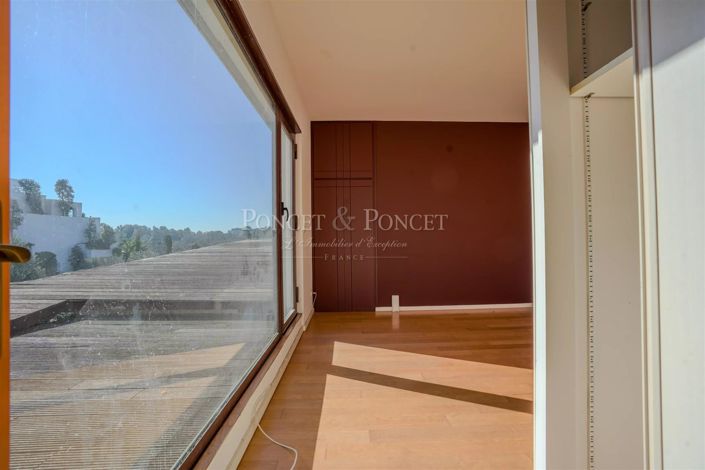 Image No.19-5 Bed House for sale