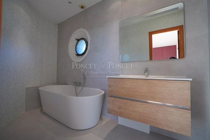 Image No.20-5 Bed House for sale