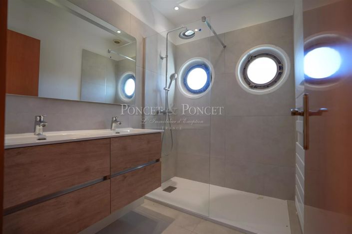 Image No.21-5 Bed House for sale