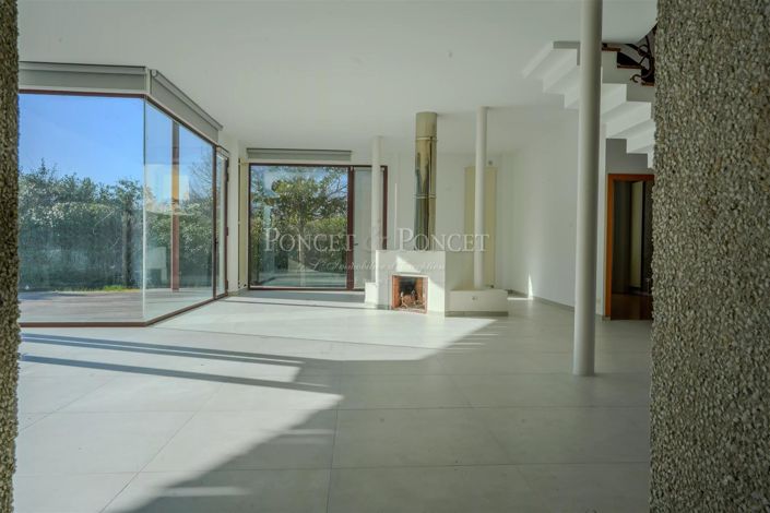 Image No.6-5 Bed House for sale