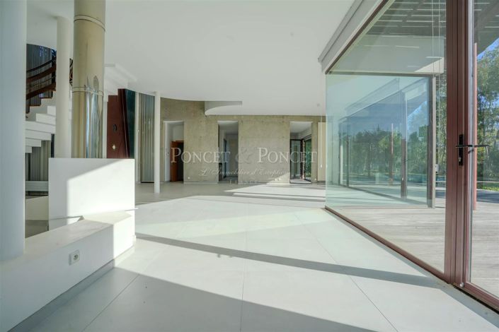 Image No.7-5 Bed House for sale