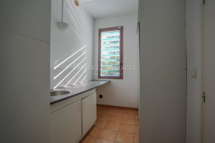 Image No.9-5 Bed House for sale