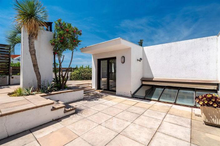 Image No.1-4 Bed Apartment for sale