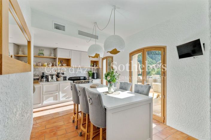 Image No.9-5 Bed House for sale