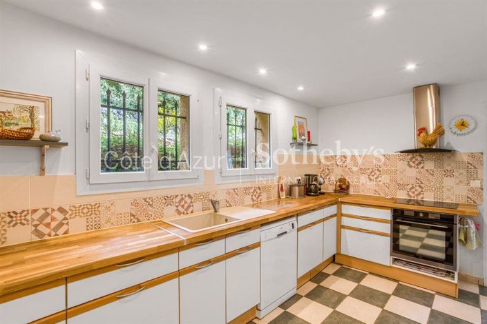 Image No.12-4 Bed House for sale