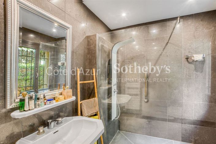 Image No.15-4 Bed House for sale